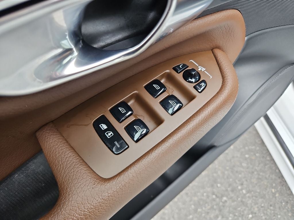 2022 Volvo XC90 Recharge Plug-In Hybrid T8 Inscription Expression 7 Passenger