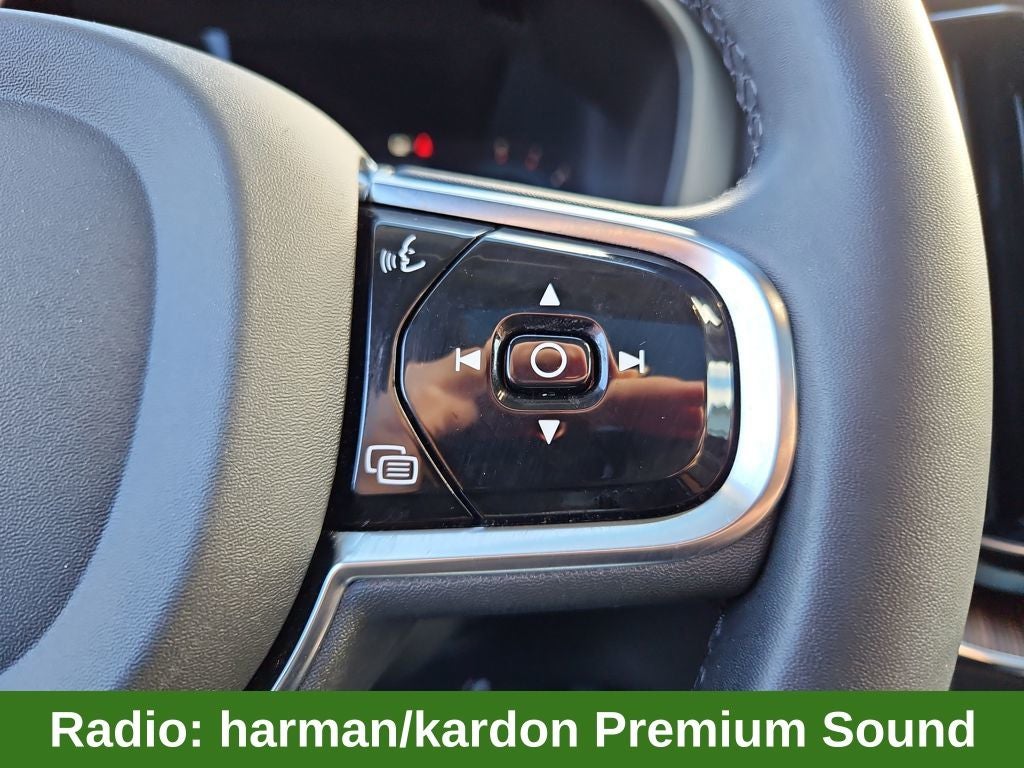 2023 Volvo XC60 B5 Plus Bright Theme