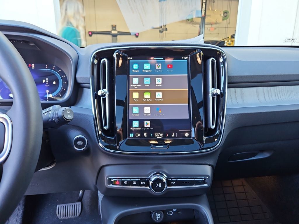 2024 Volvo XC40 B5 Plus Dark Theme