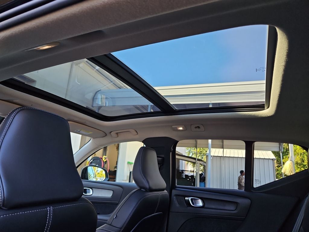 2024 Volvo XC40 B5 Plus Dark Theme