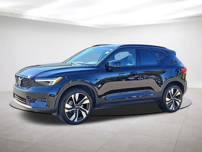 2024 Volvo XC40 B5 Plus Dark Theme