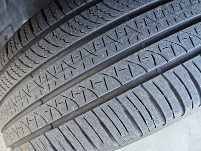 2024 Volvo XC40 B5 Plus Dark Theme