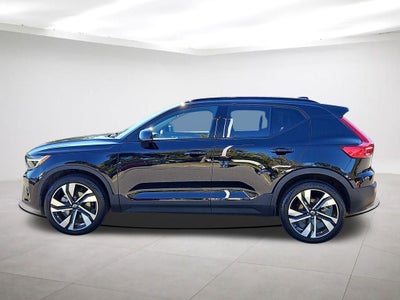 2024 Volvo XC40 B5 Plus Dark Theme
