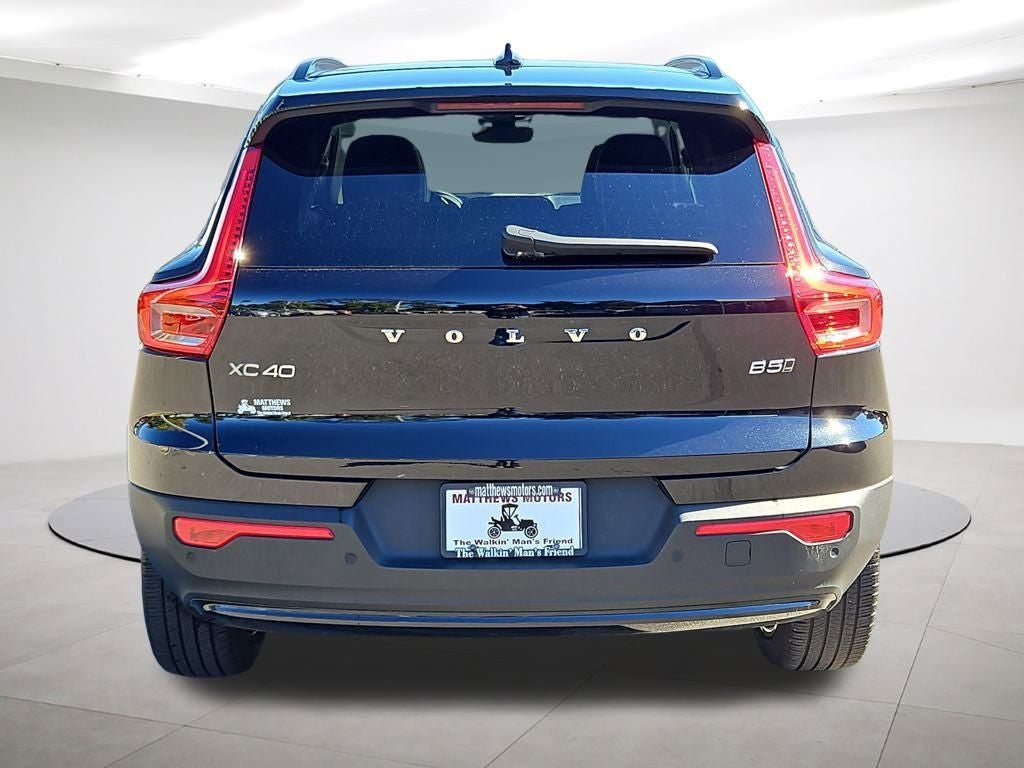 2024 Volvo XC40 B5 Plus Dark Theme